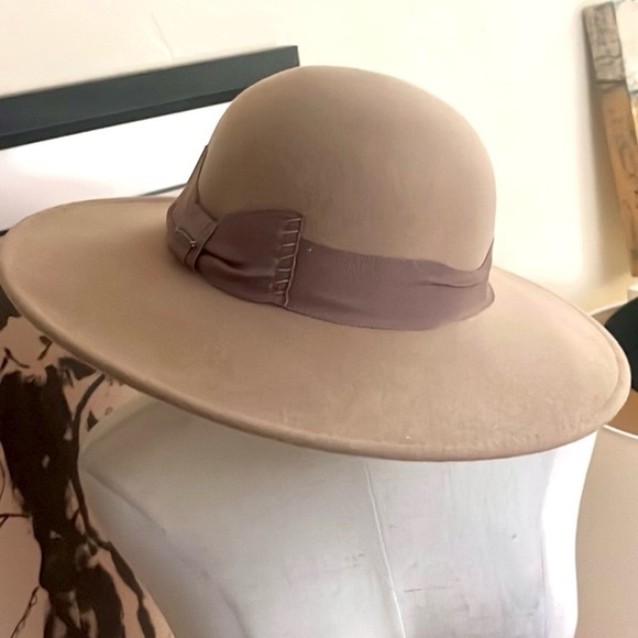 NWT,Adora SPF 50+ Adjustable Fedora, Soft Camel Wide-Brim Hat, Bow Embellishment - Picture 6 of 6